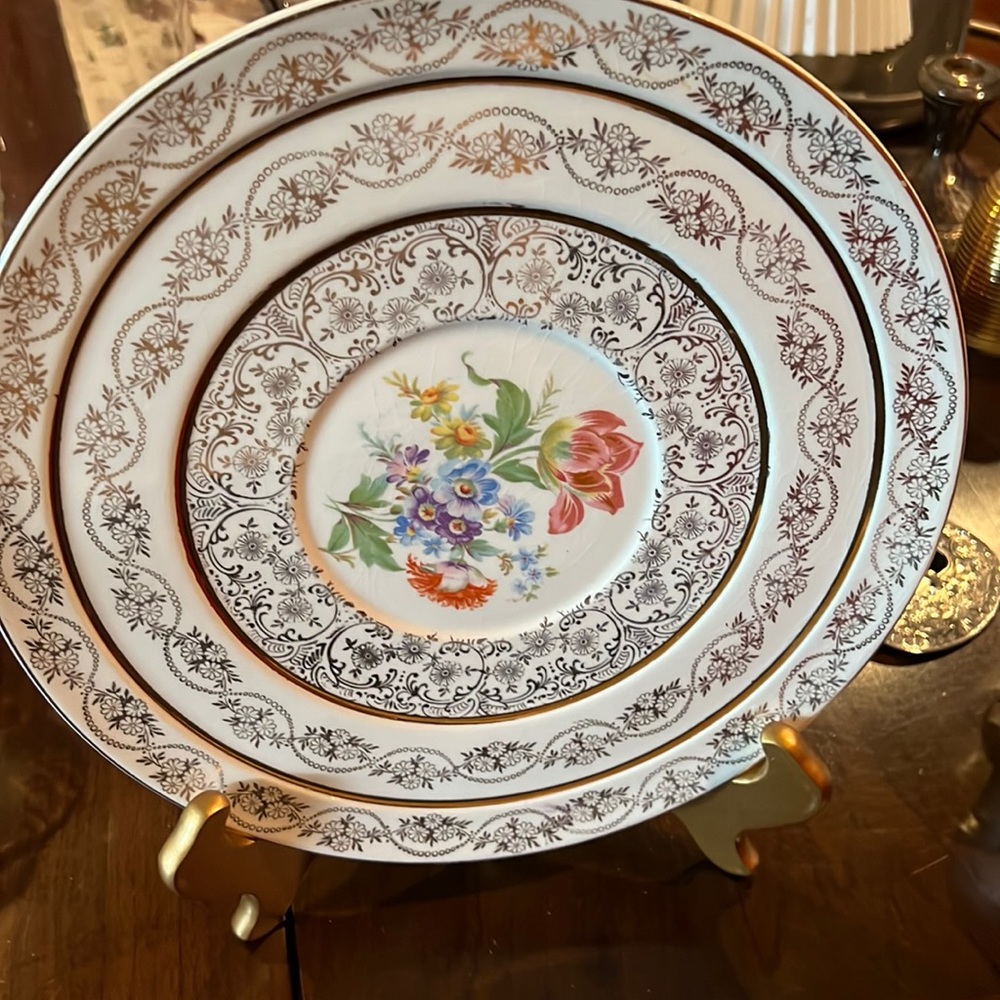 Beautiful 22 carat dinner plate
